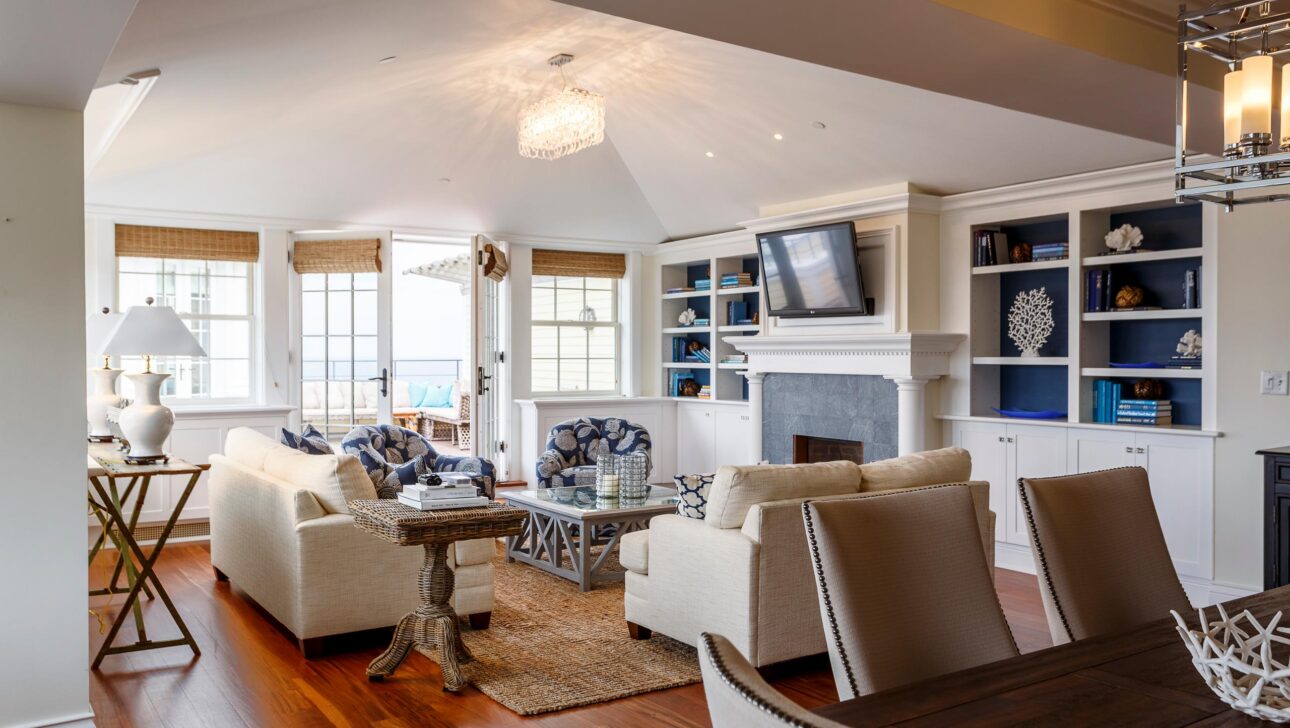 Carousel Suite living room with doors leading to a veranda.