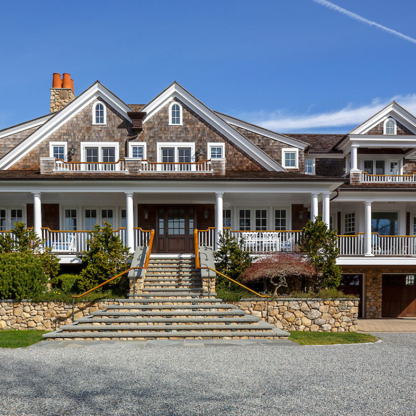 The outside of a cottage.