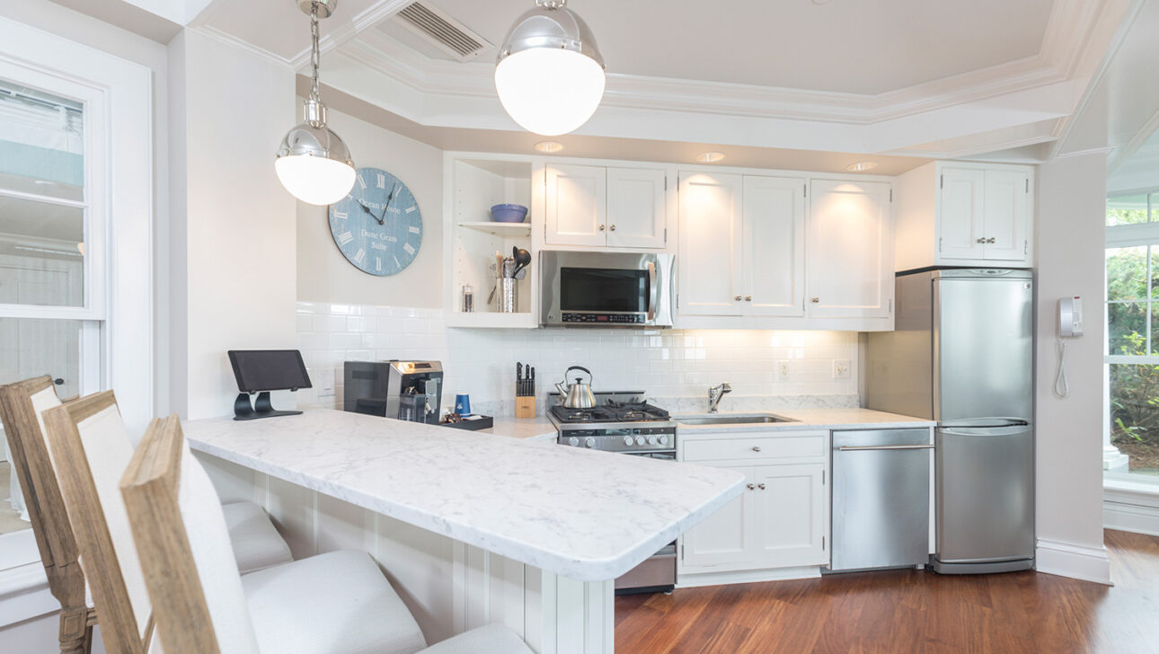 Dune Grass Suite kitchen.