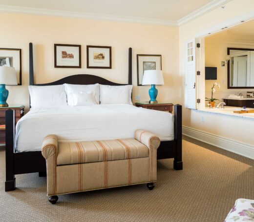 A bedroom in a Grand Deluxe Guest Room.
