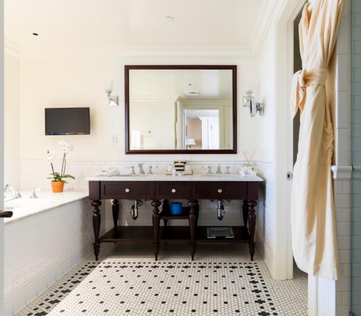 A bathroom inside a Grand Deluxe Guest Room.