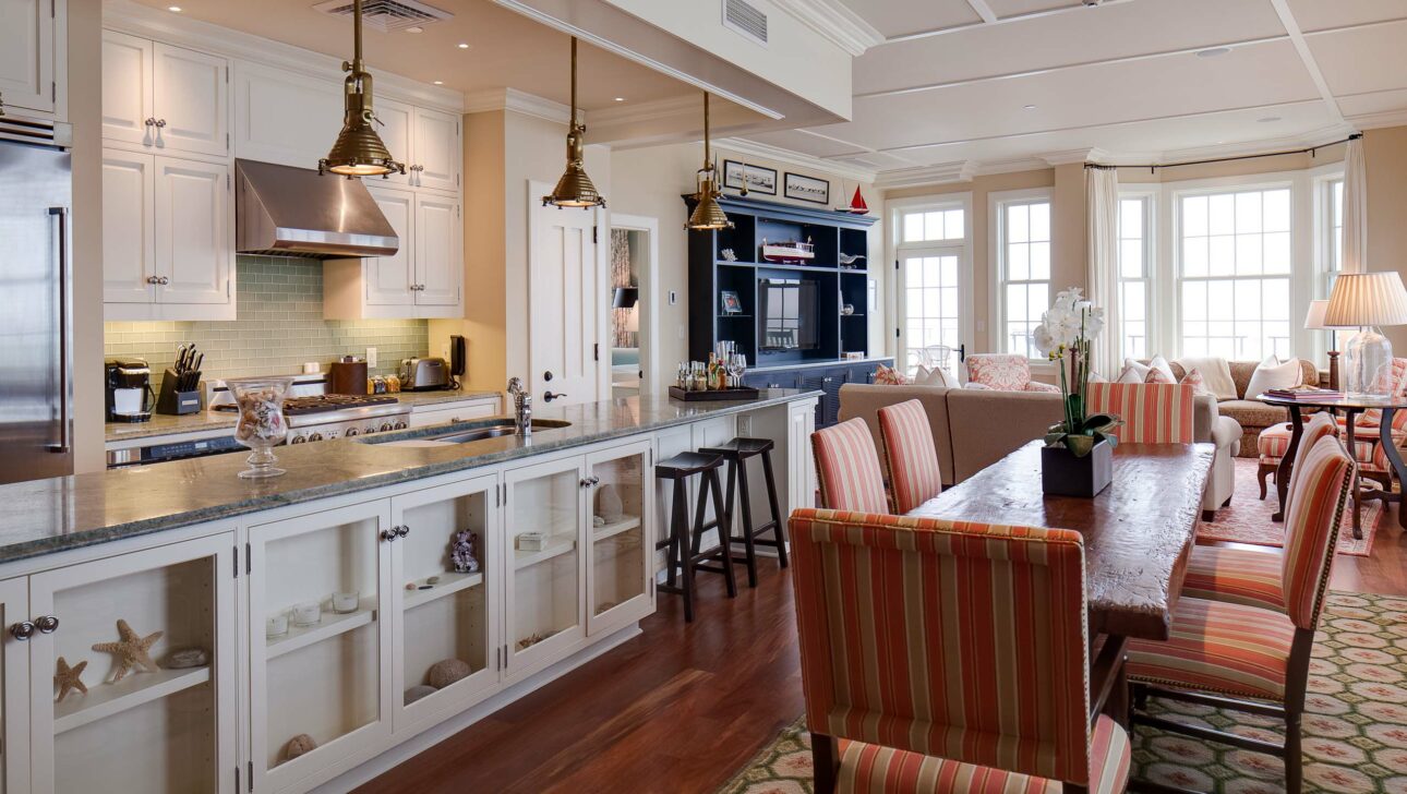 Narragansett-Suite kitchen and dining area.