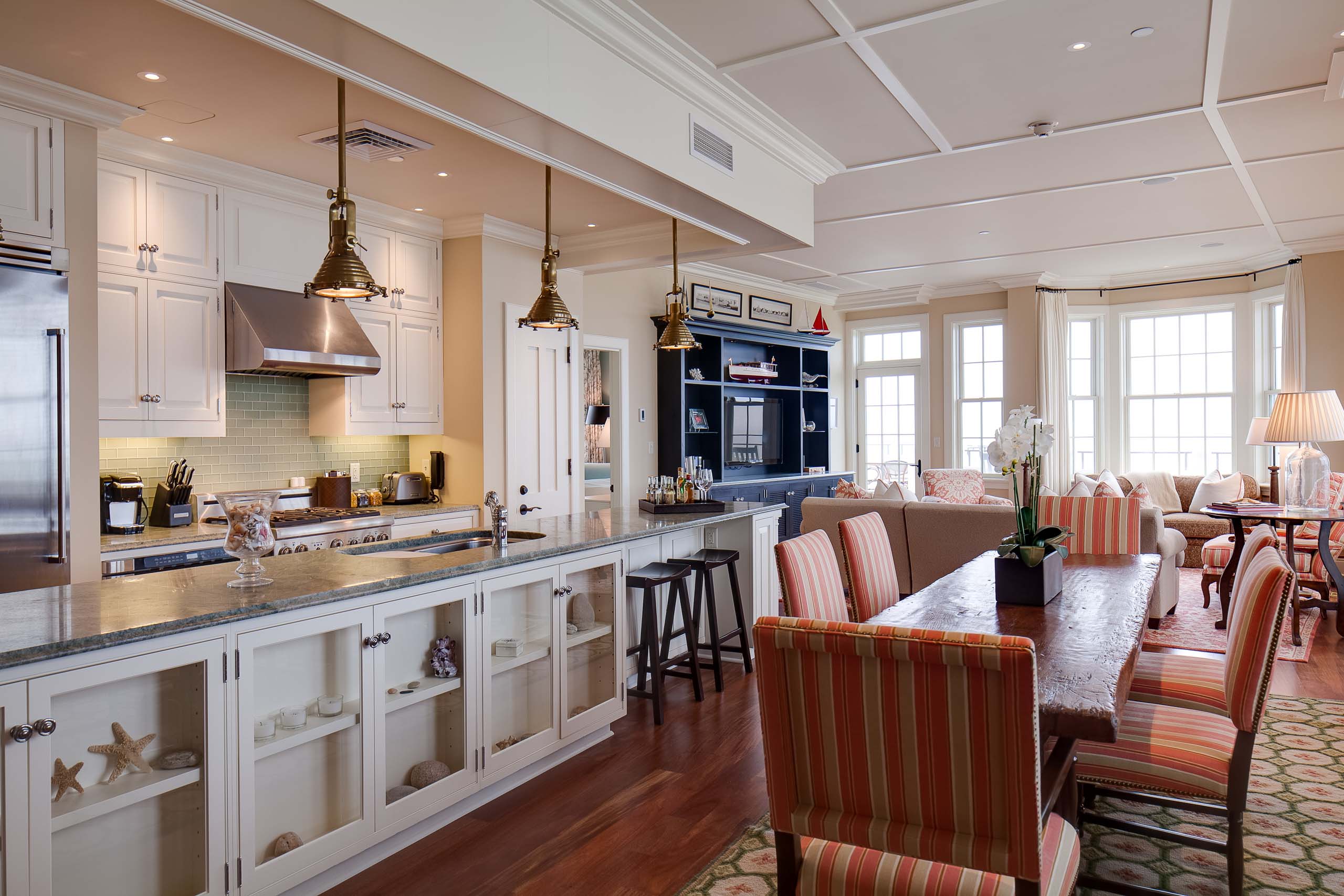 Narragansett-Suite kitchen and dining area.